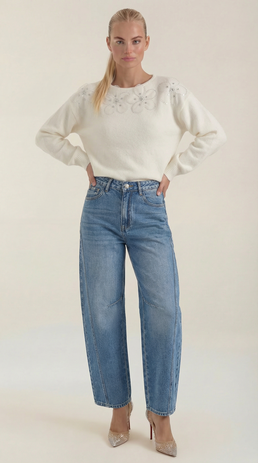 Suéter con diseño floral y escote redondo