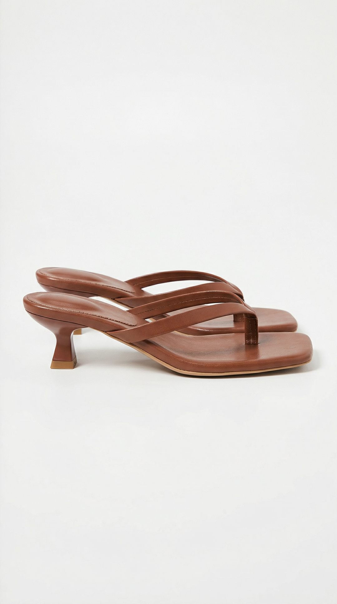 Sandalias Jessica con Tacón Kitten y Diseño de Zehentrenner