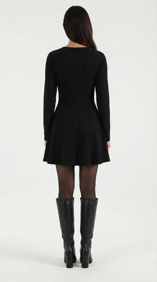 Tiffany Mini Dress con Mangas Largas y Pliegues