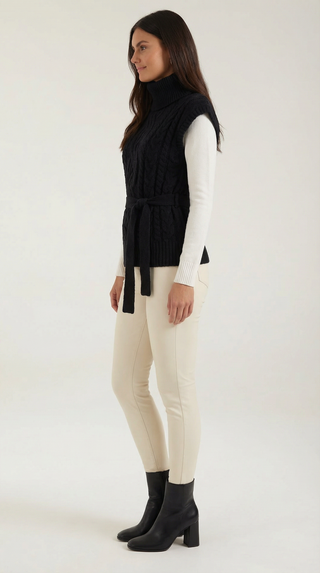 Chaleco de punto trenzado con cuello alto Wendy