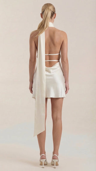 Mini Vestido de Satén con Bufanda Estilo Dolly