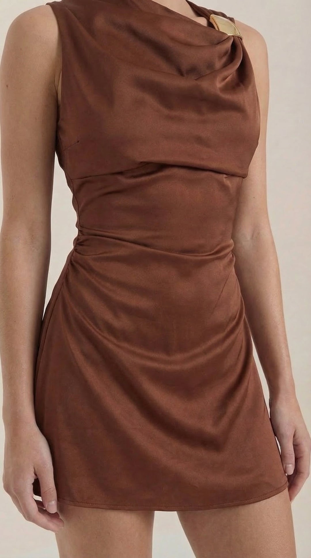 Vestido Corto con Cuello de Cowl Rosalie